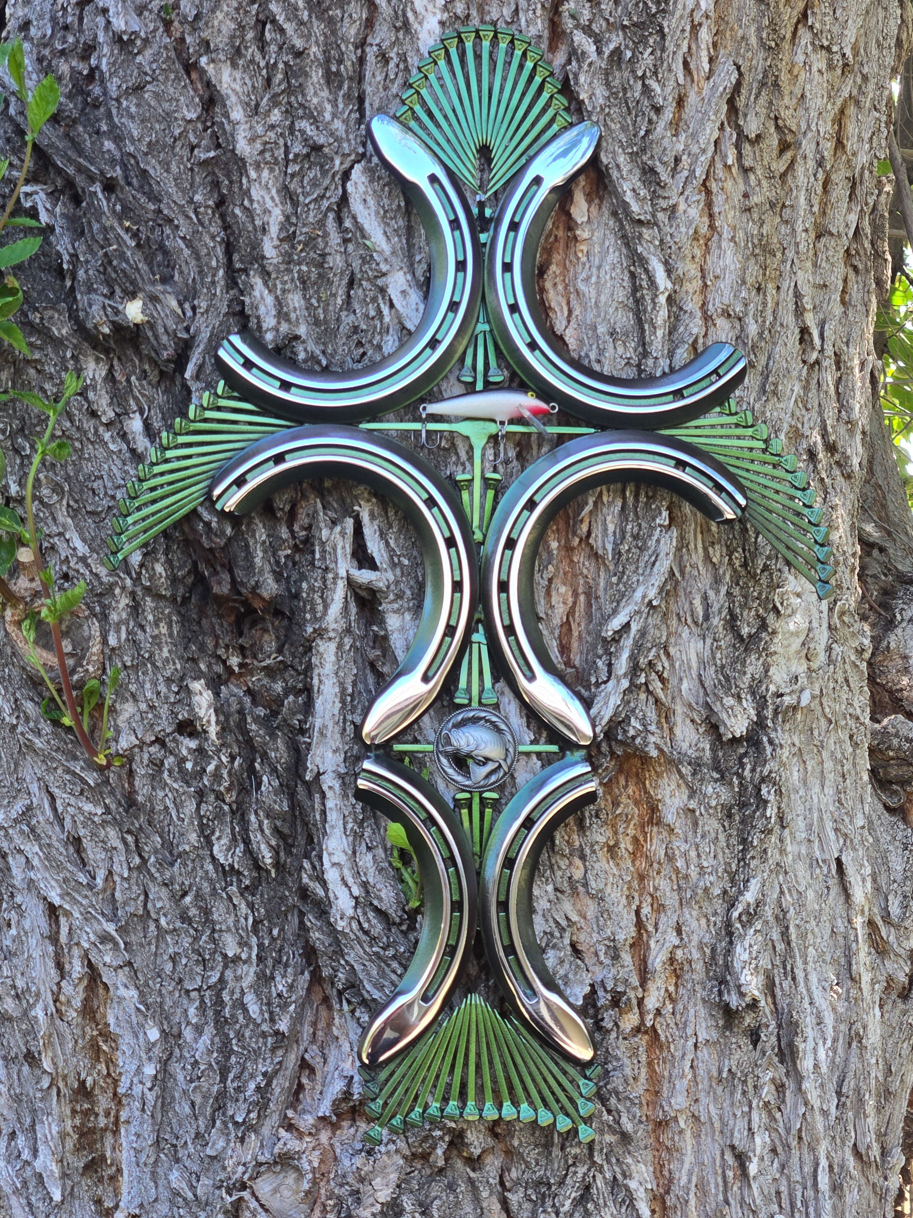 Eventer Horseshoe Fishing Cross — Spirit of the Fisherman (19" × 12")