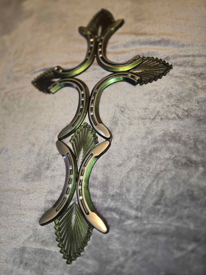 Shimmer green  Horseshoe cross