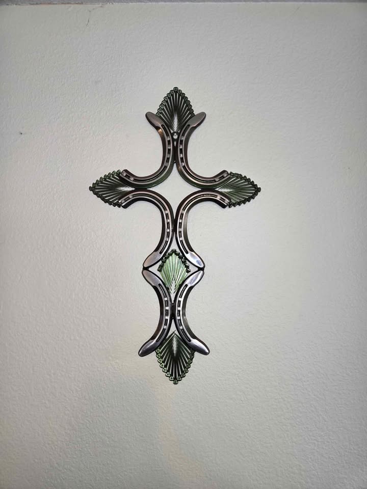 Shimmer green  Horseshoe cross