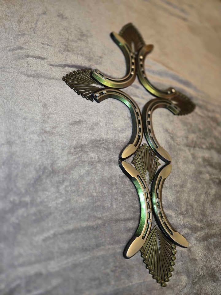 Shimmer green  Horseshoe cross