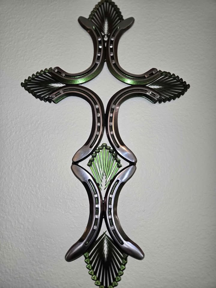 Shimmer green  Horseshoe cross