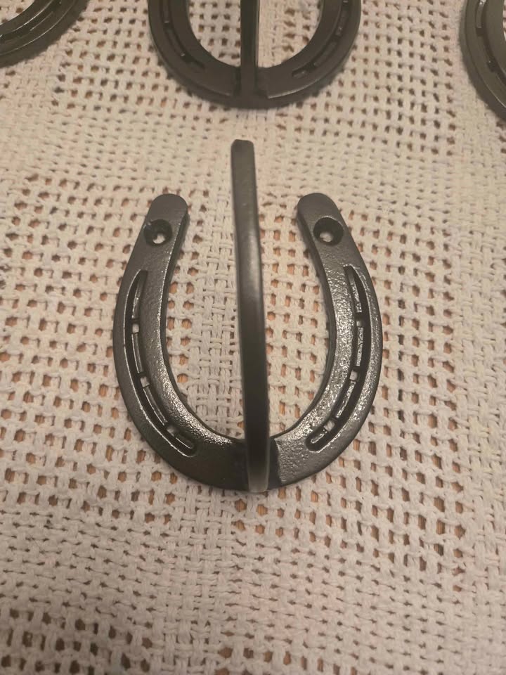 Pony hooks
