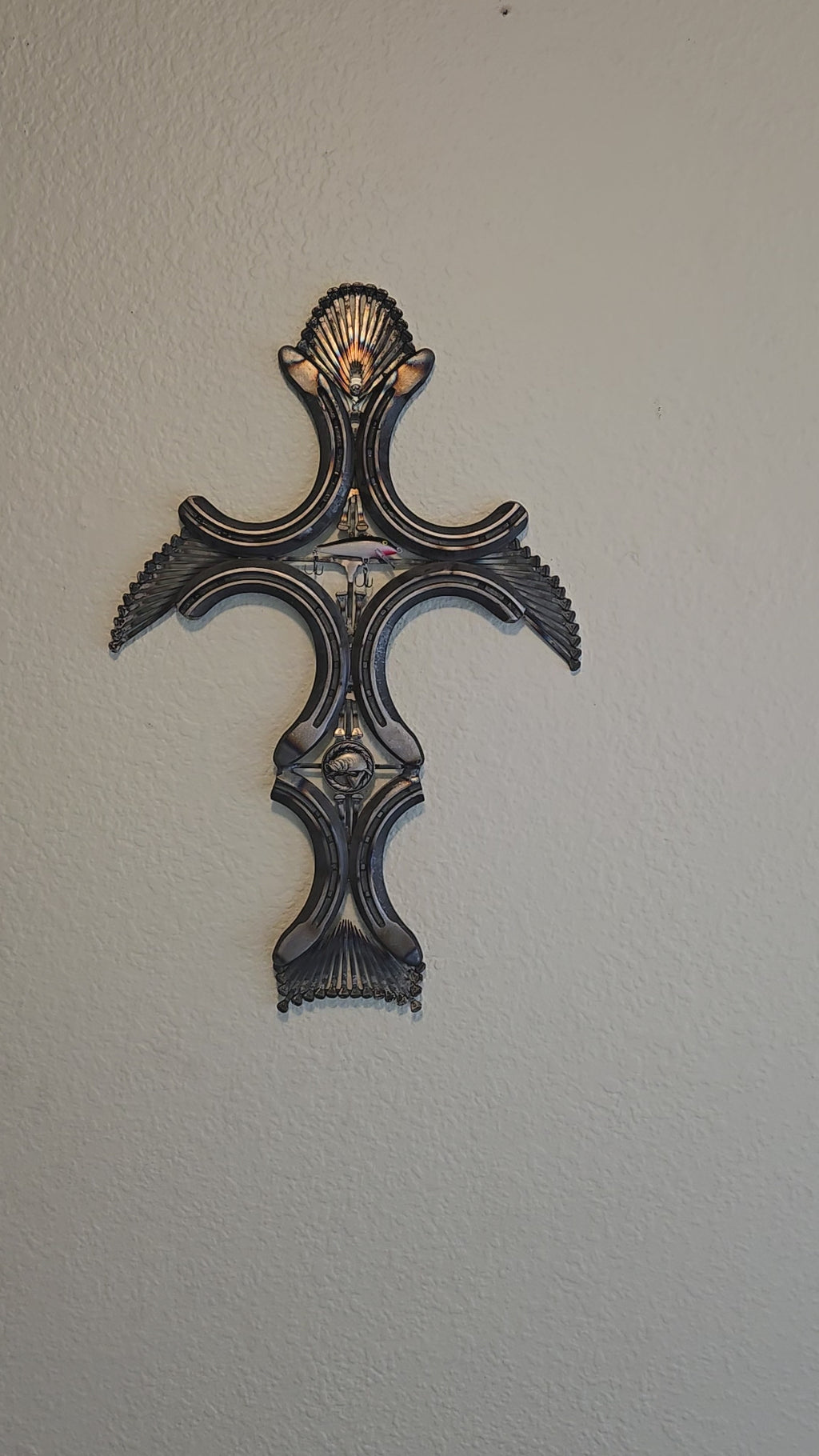 Eventer Horseshoe Fishing Cross — Raw Steel Finish (19" × 12")